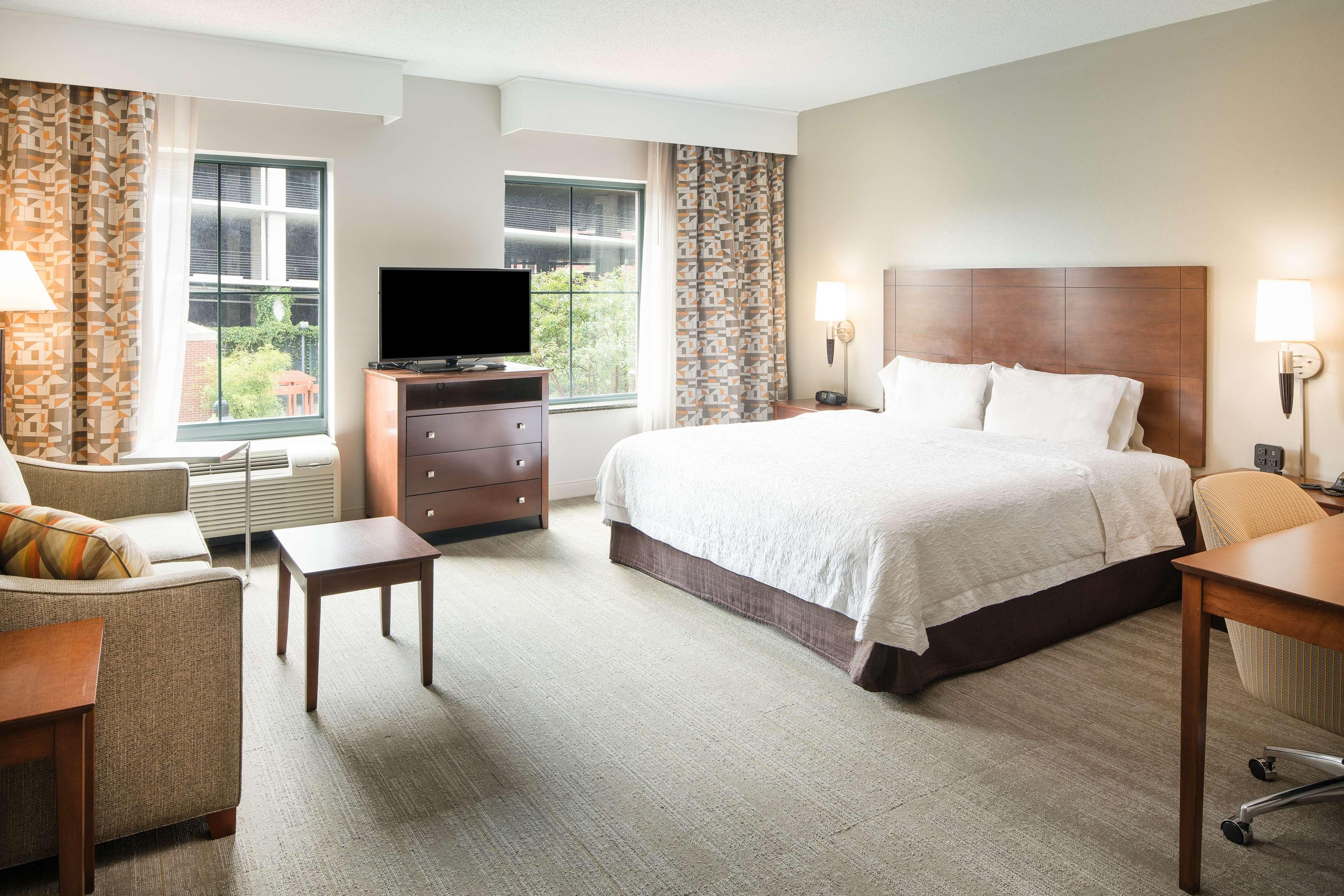 STUDIO, KING BED, ACCESSIBLE