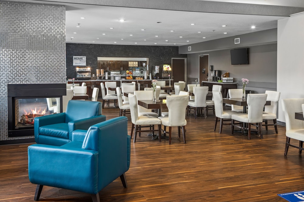 Home Inn and Suites Regina Airport 63/68