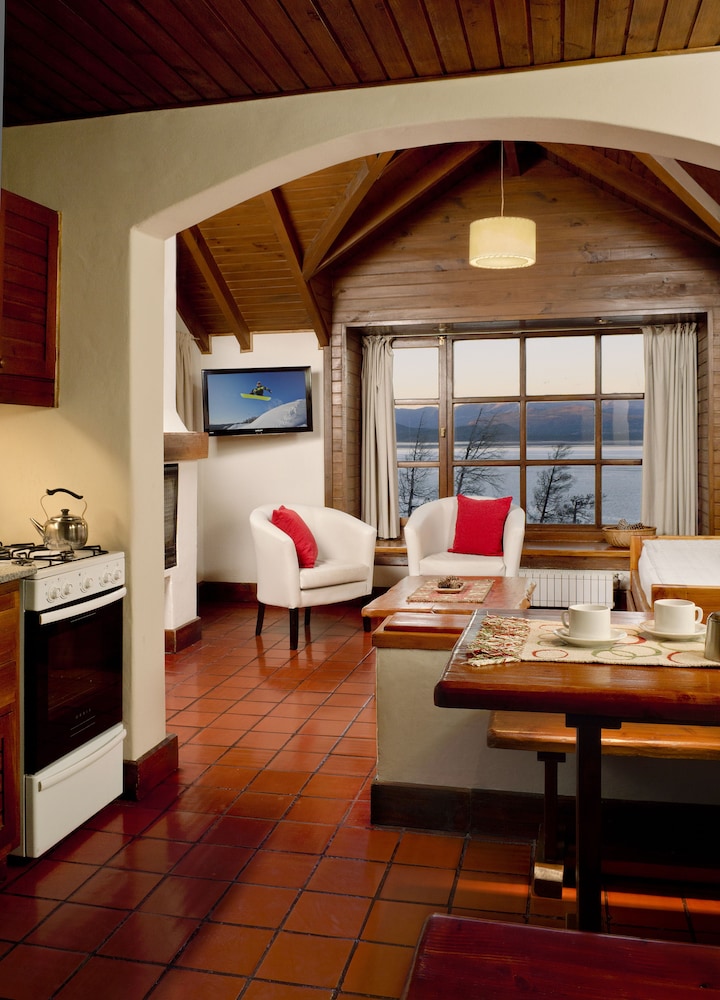 PAILAHUE LODGE & CABANAS 71/80