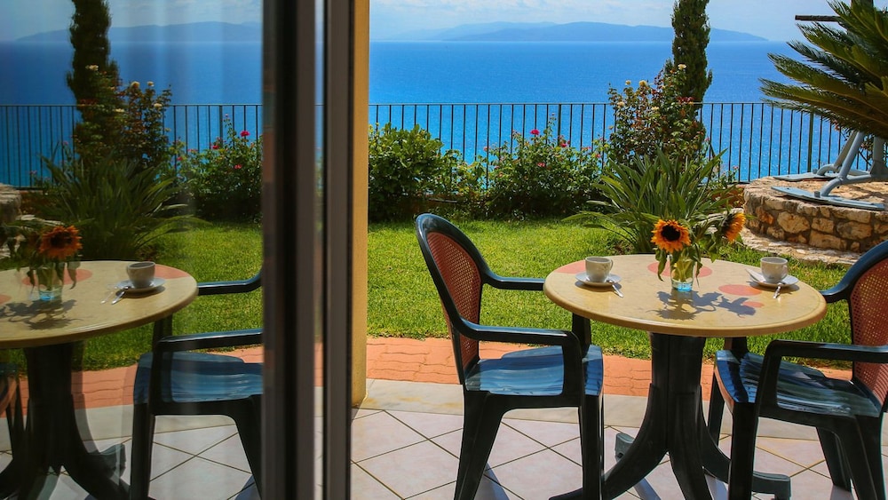 Garbis Villas 36/50