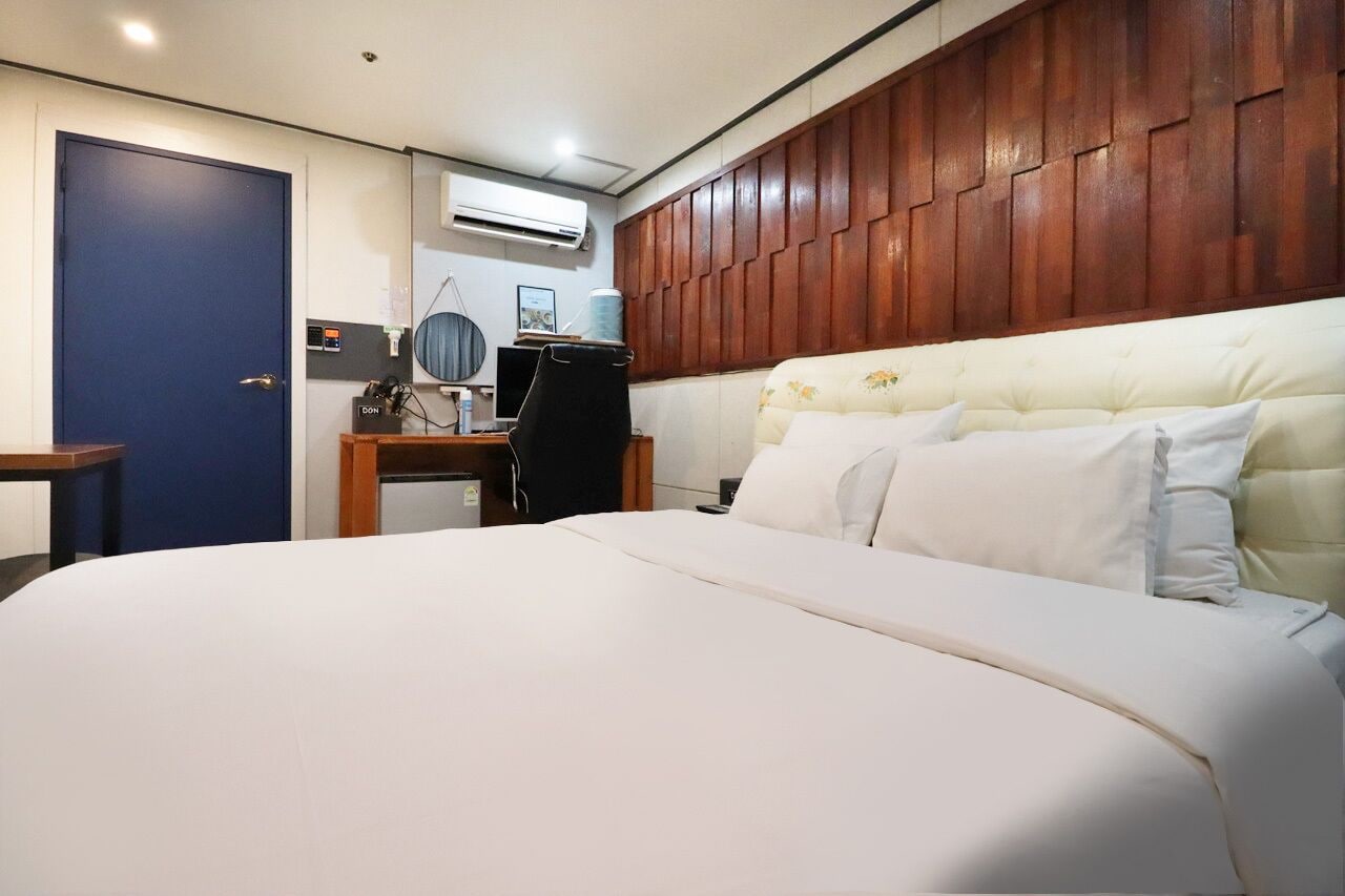 DELUXE, DOUBLE BED