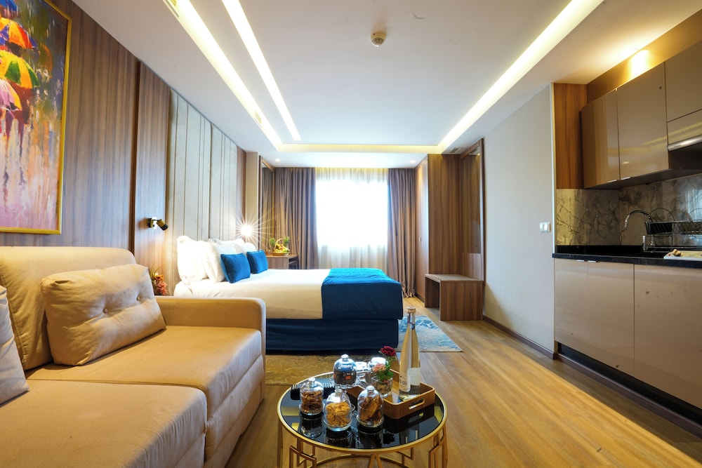 First Suites Hotel 17/35