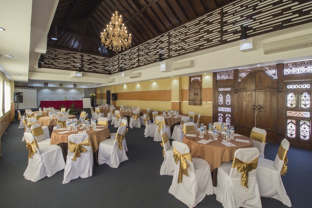 Grand Puri Saron Yogyakarta 43/58