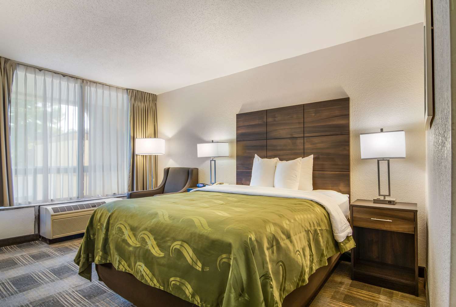 Upgrade, Queen Bed