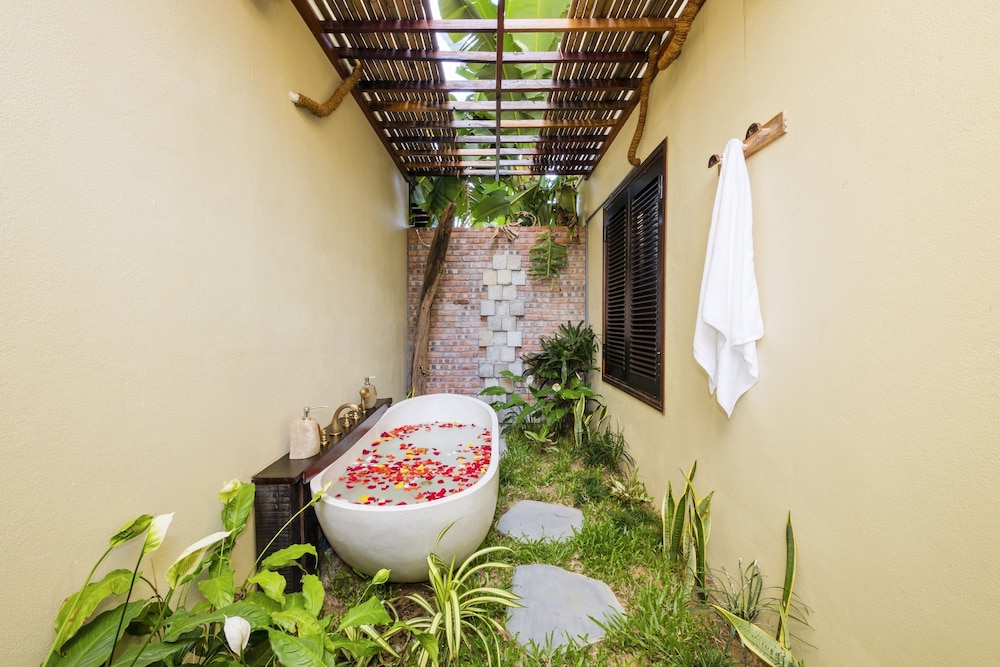 Zest Villas And Spa Hoi An 66/70