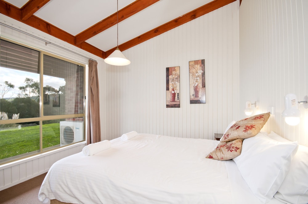 BEACON POINT OCEAN VIEW VILLAS 27/70