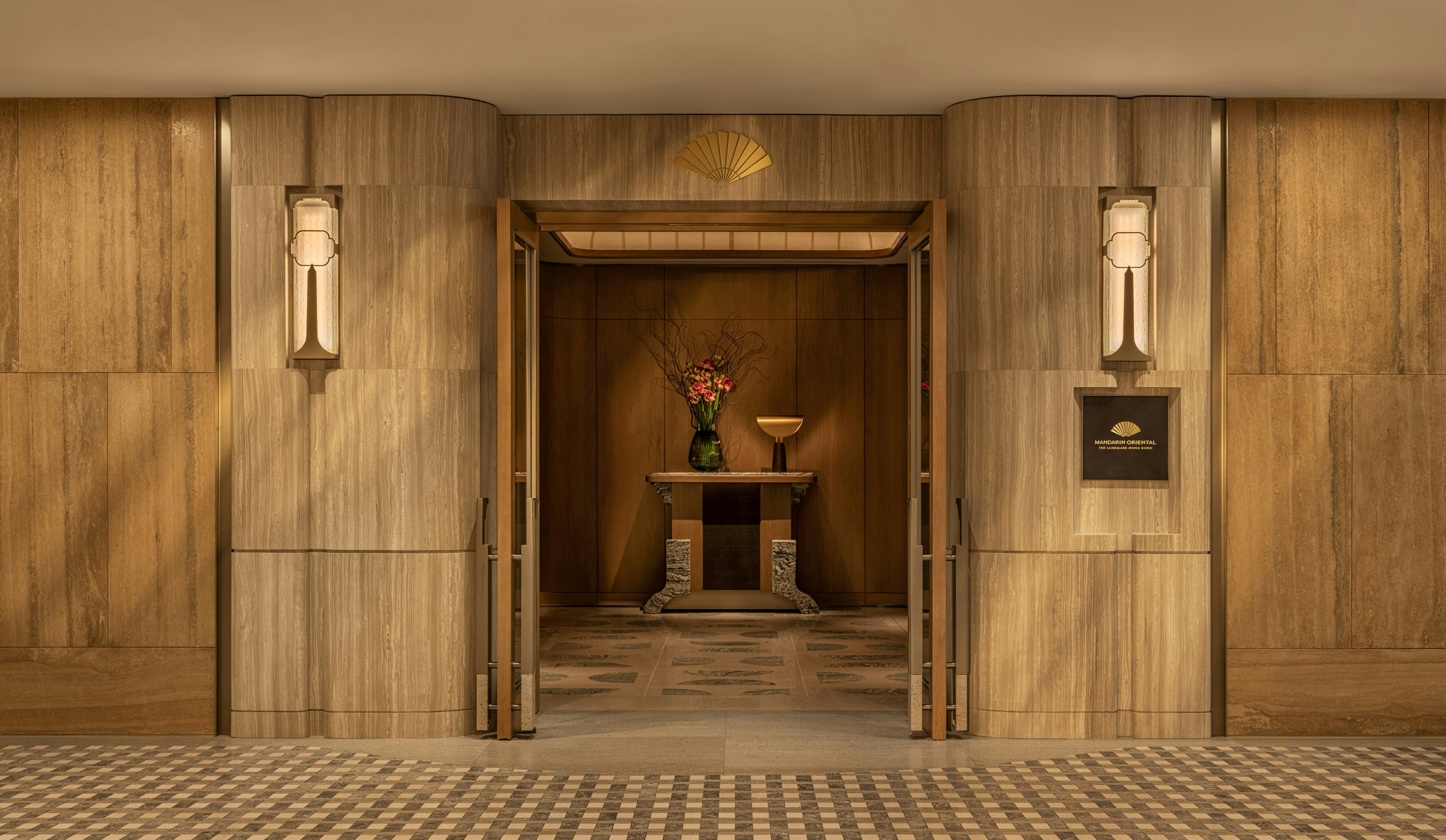 Mandarin Oriental The Landmark, Hong Kong 34/75