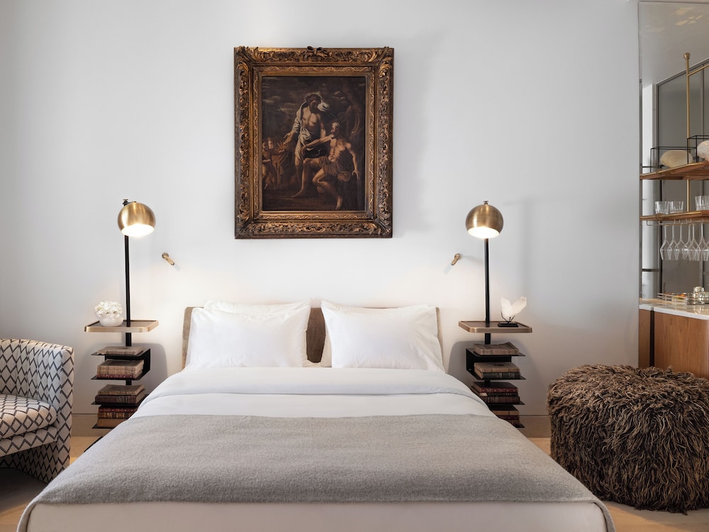 Queen Bed