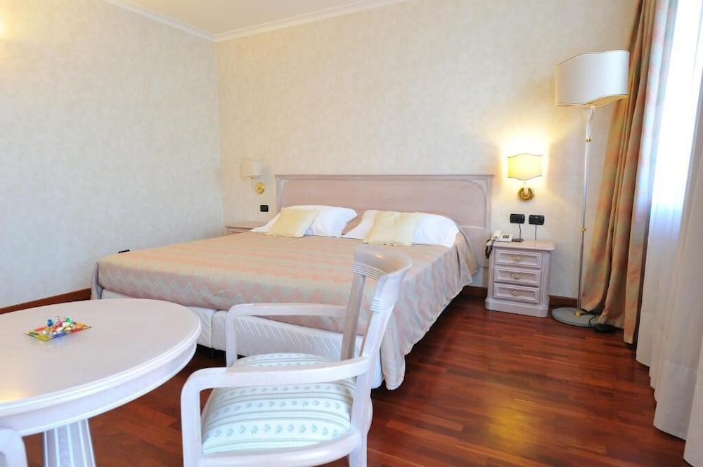 Hotel Roxy Plaza 27/81
