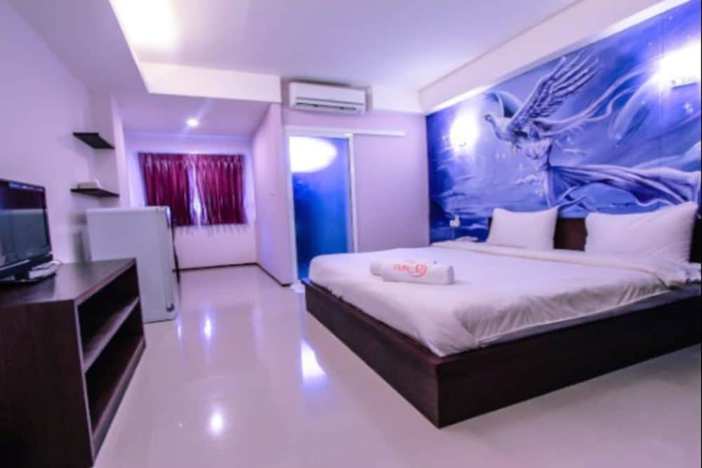 STANDARD, KING BED