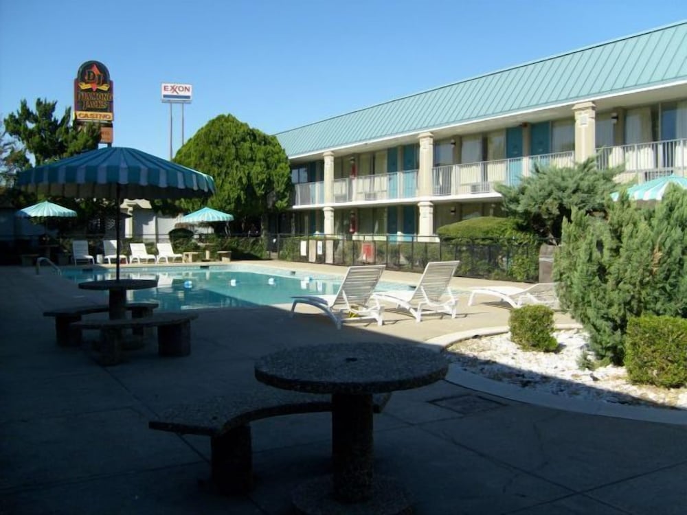 Bossier Inn And Suites 17/18