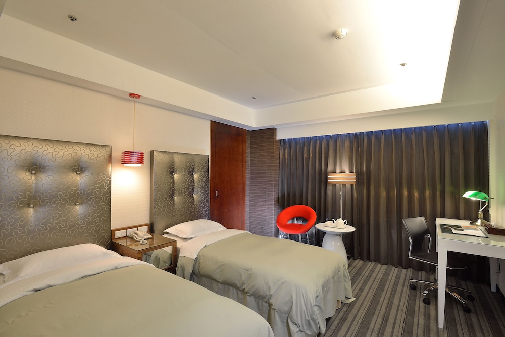 See S Revert Hotel 34/53