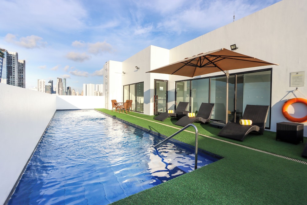 Privato Makati 39/41
