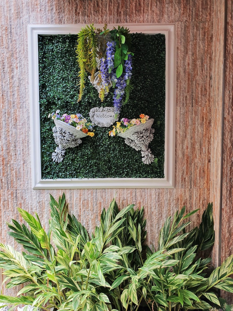 Cana Boutique Hotel 39/43