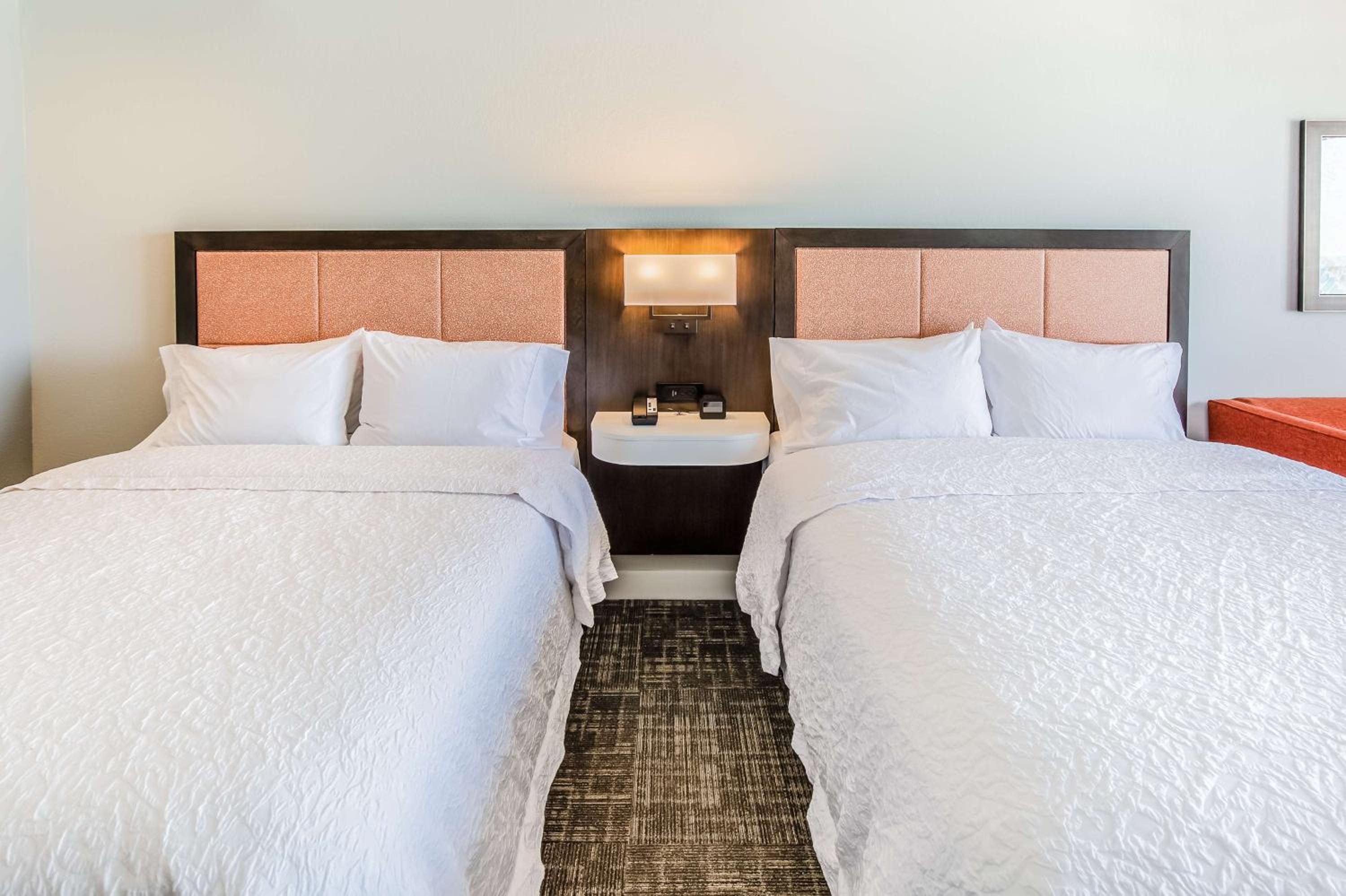 Room, King Bed, 2 Queen Beds, Gulf View, Balcony