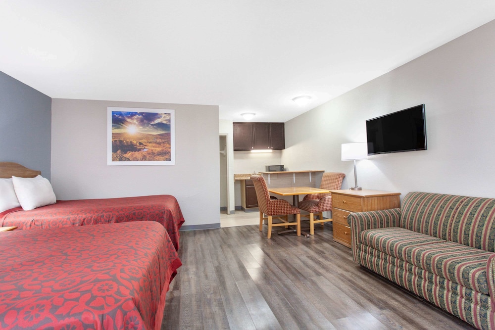 Days Inn by Wyndham Clinton Laurens I-26 17/26