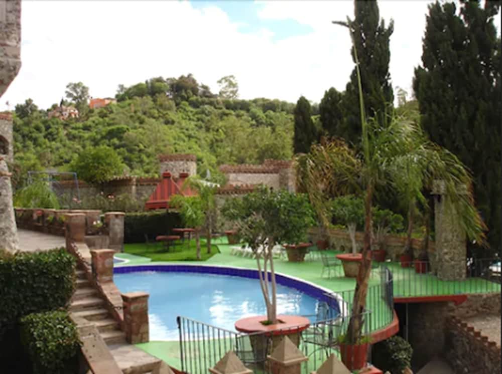 Hotel Castillo Santa Cecilia 63/70