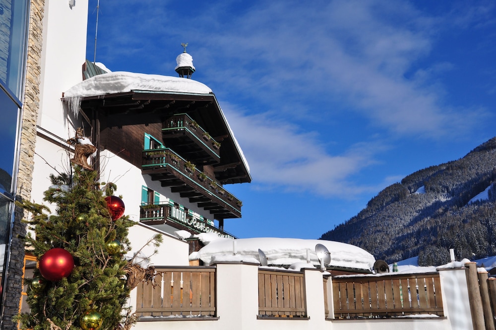 HAUS WOLF IM ALPINE PALACE NEW BALANCE LUXUS RESORT 4/50