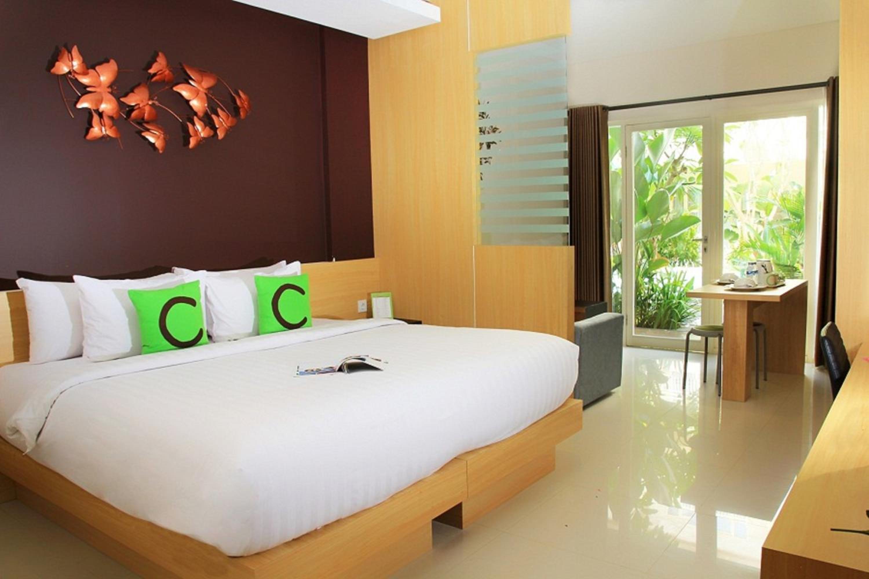 Pool, Suite, Queen Bed
