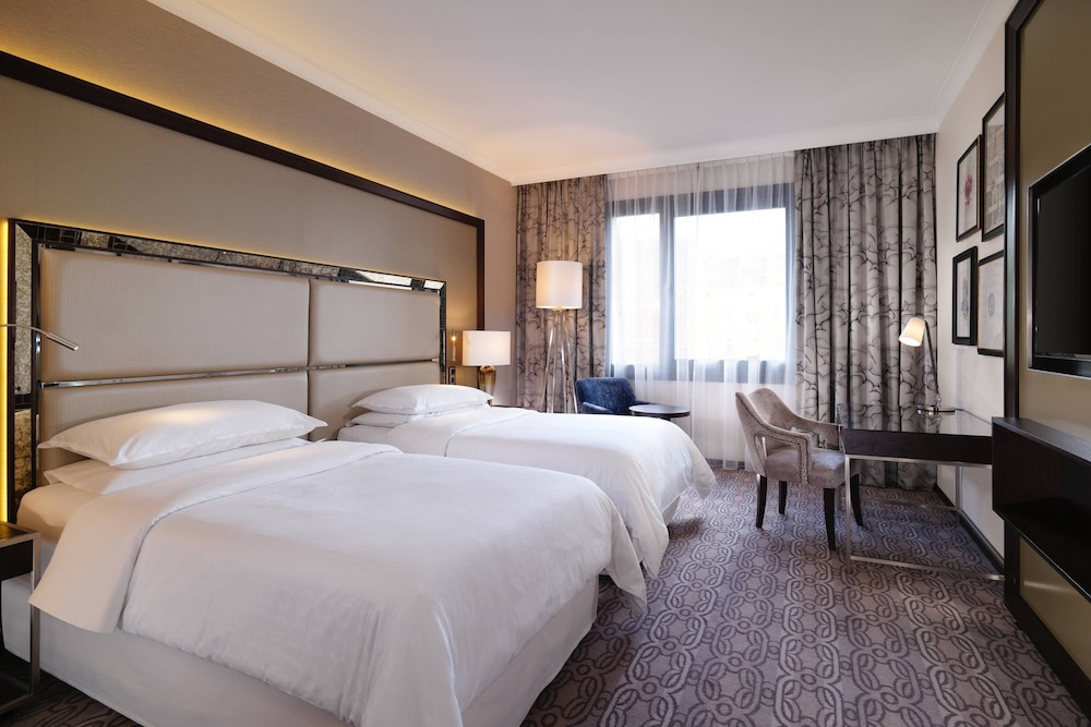 DELUXE, TWIN BEDS, WITH VIEW