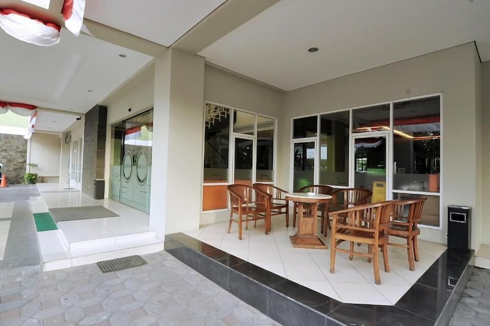 Pose In Hotel Solo 37/48