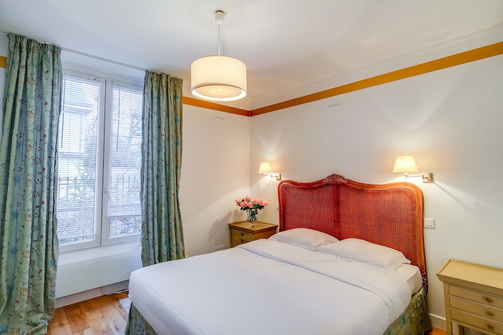 SUPERIOR, STUDIO, DOUBLE BED