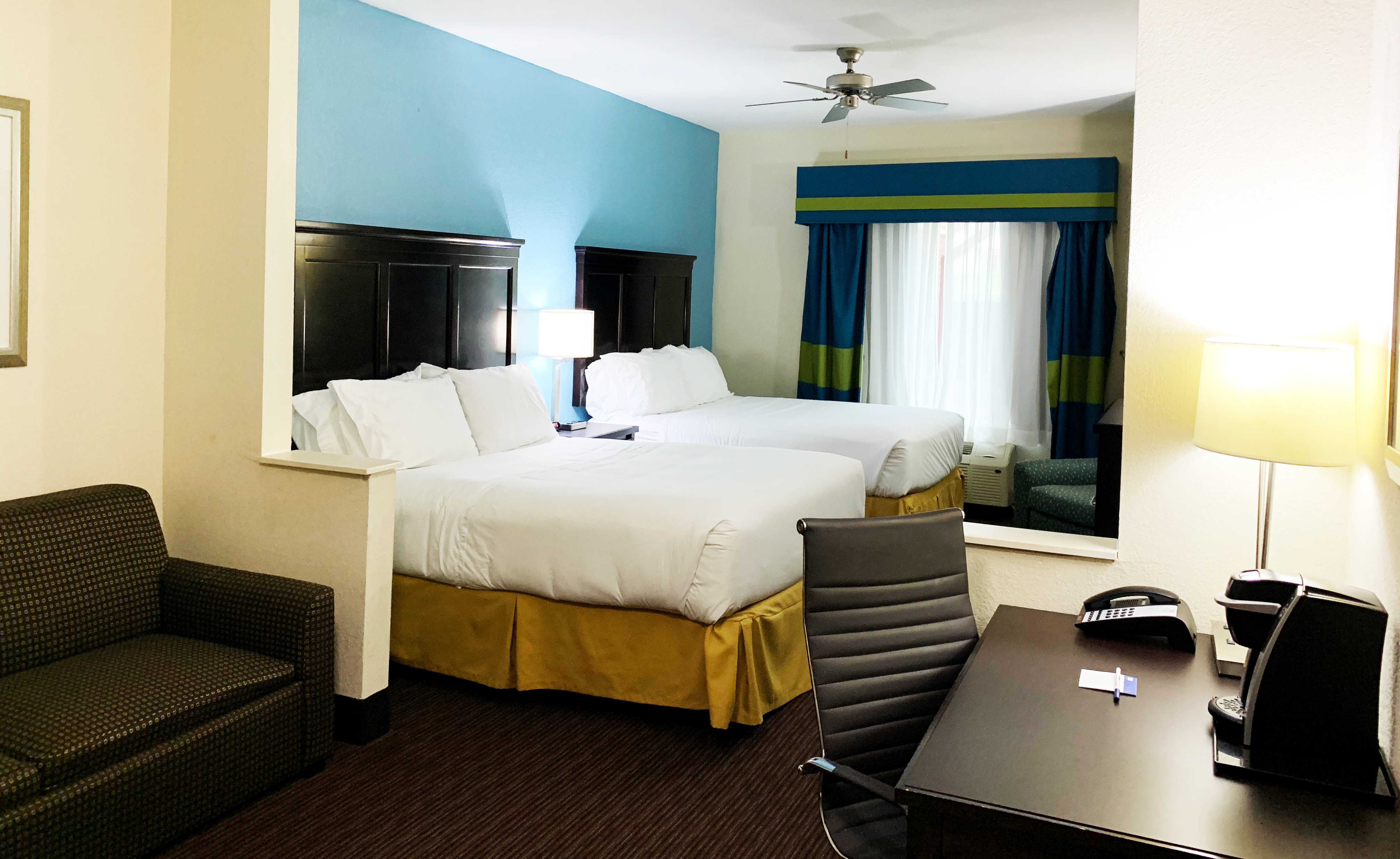 Holiday Inn Express Hotel Suites Gainesville 36/64