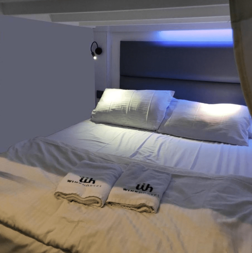 Capsule Pod, Queen Bed
