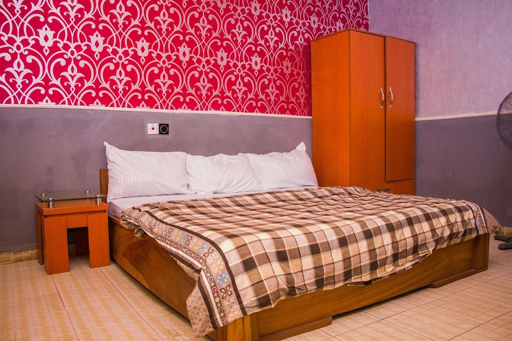Duckland Hotel And Suites Ltd 13/26