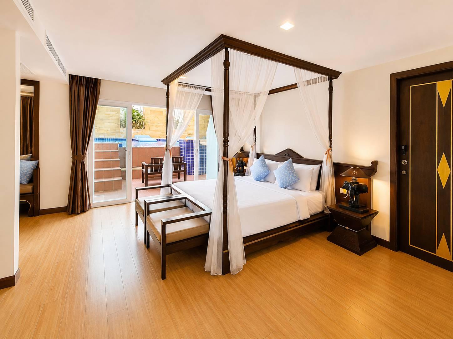 Suite, Pool Access