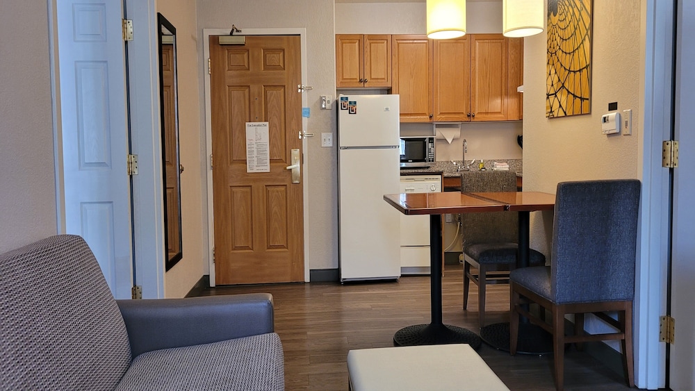 Staybridge Suites Hotel Calgary Airport 46/74