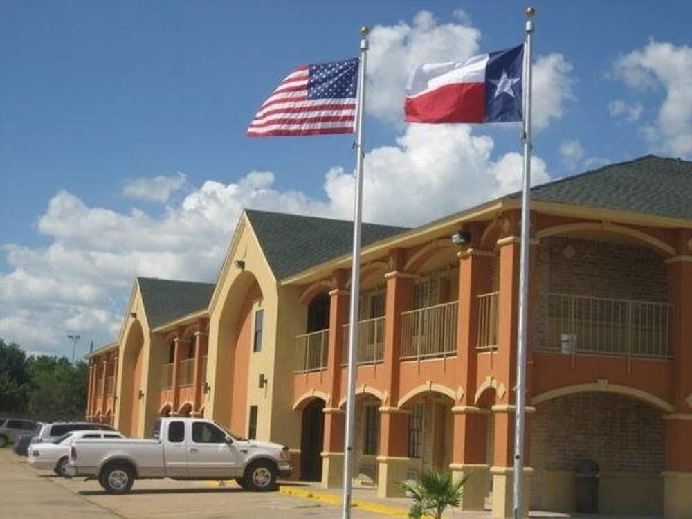 Executive Inn 5/35