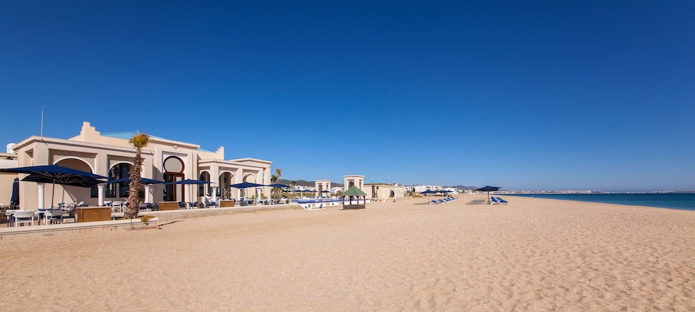 Banyan Tree Tamouda Bay 84/87