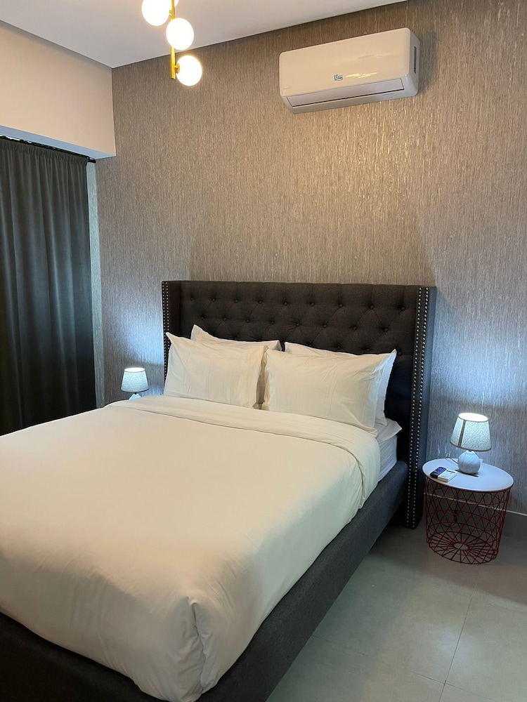 Central Suites Tower 21/62