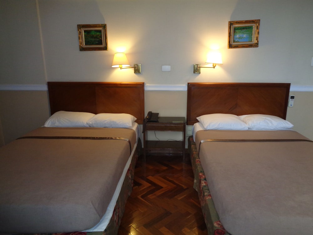 Premier Hill Suites 31/68