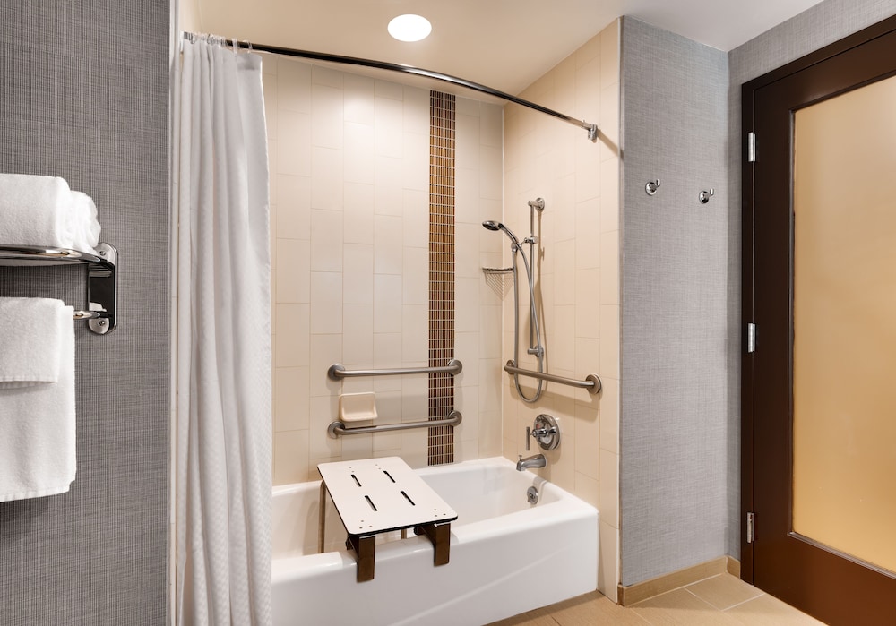 Hyatt Place At Anaheim Resort Convention Center 66/71