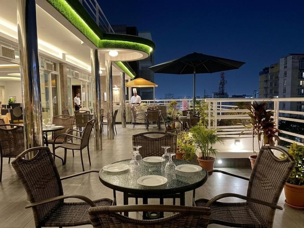 Hotel Aristocrat Inn 33/51