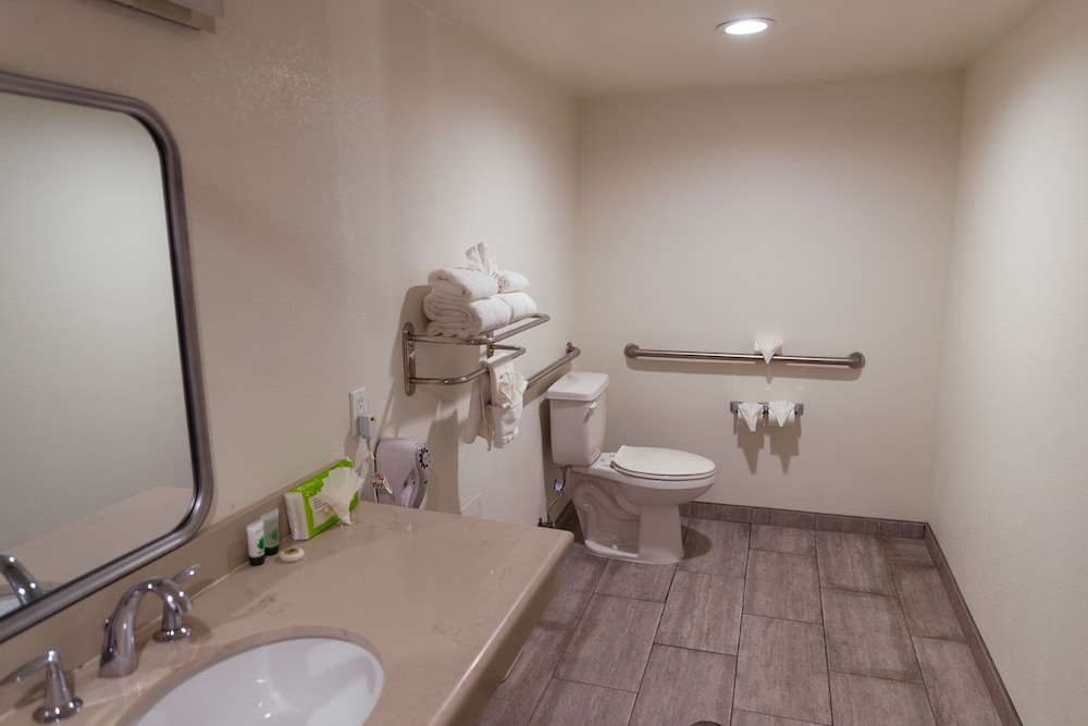 Cozy Inn Costa Mesa 19/21