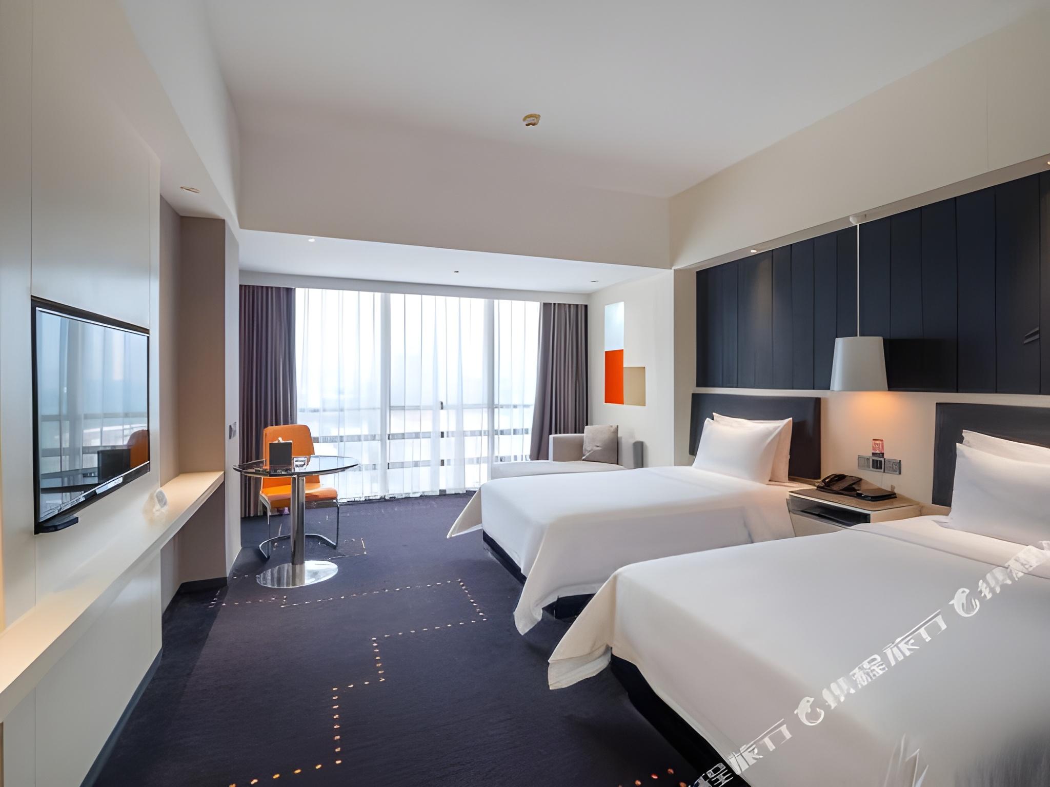 Boutique, Twin Beds