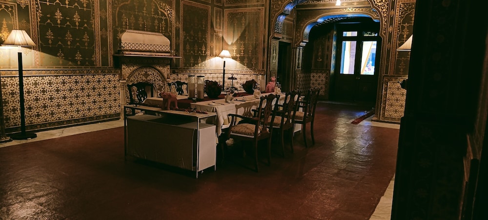 Laxmi Niwas Palace 51/65