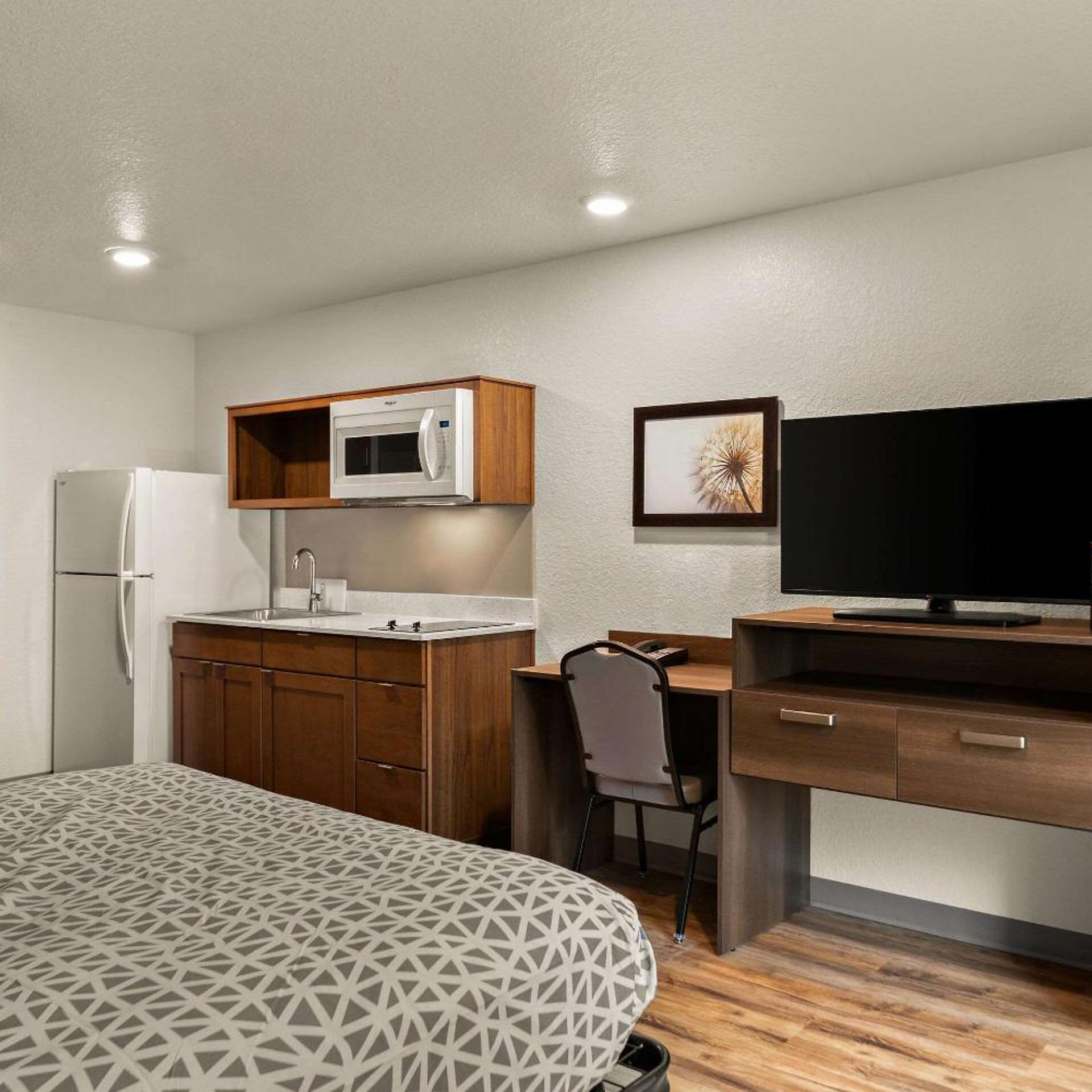 جناح بسرير كينج مع أريكة، WoodSpring Suites Port Orange - Daytona Beach 5/9