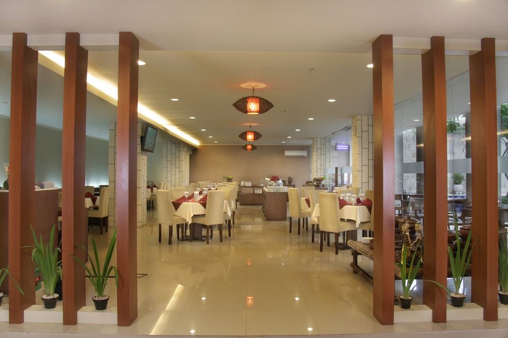 Vrata Hotel Yogyakarta 6/30