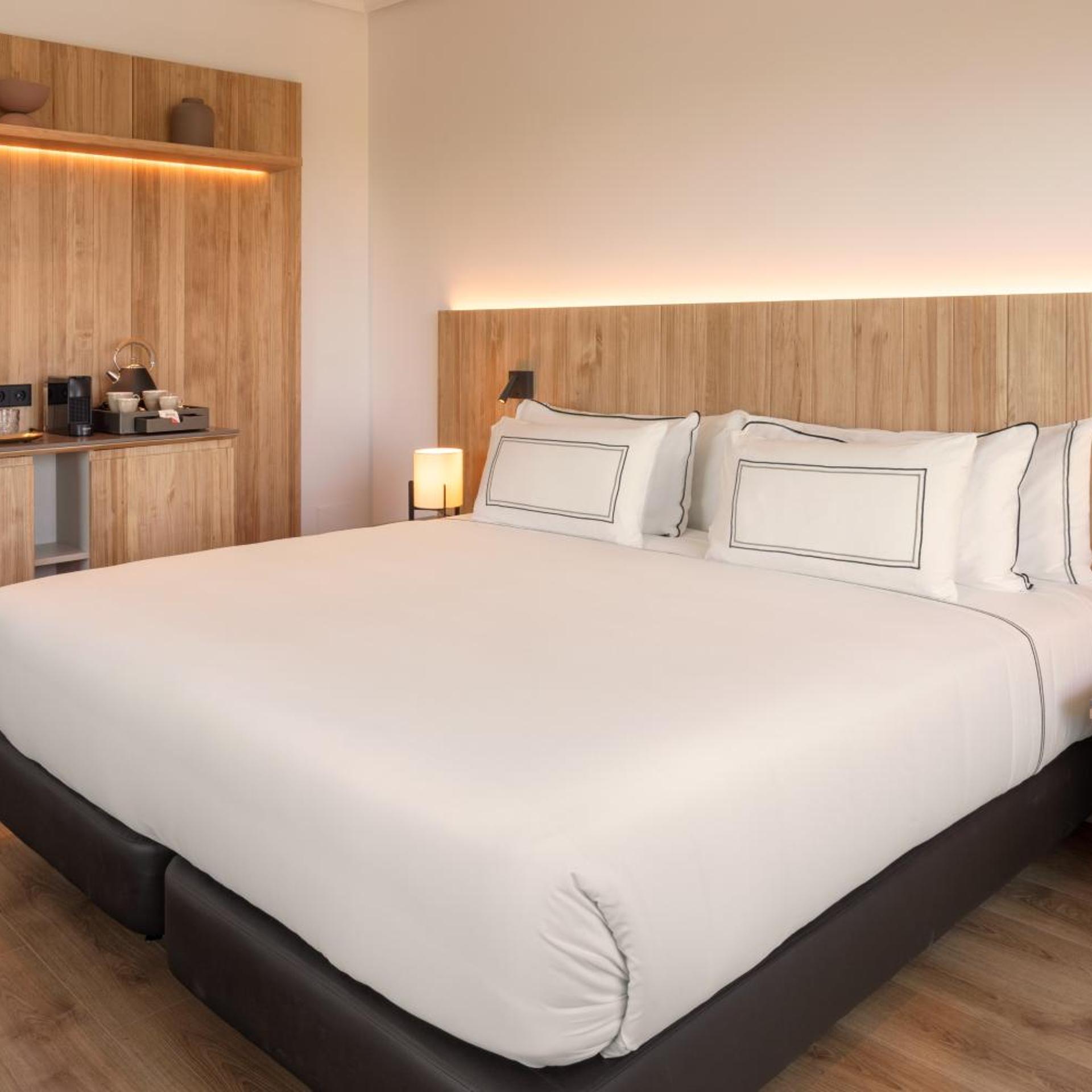 Grand, the Level, Suite, King Bed
