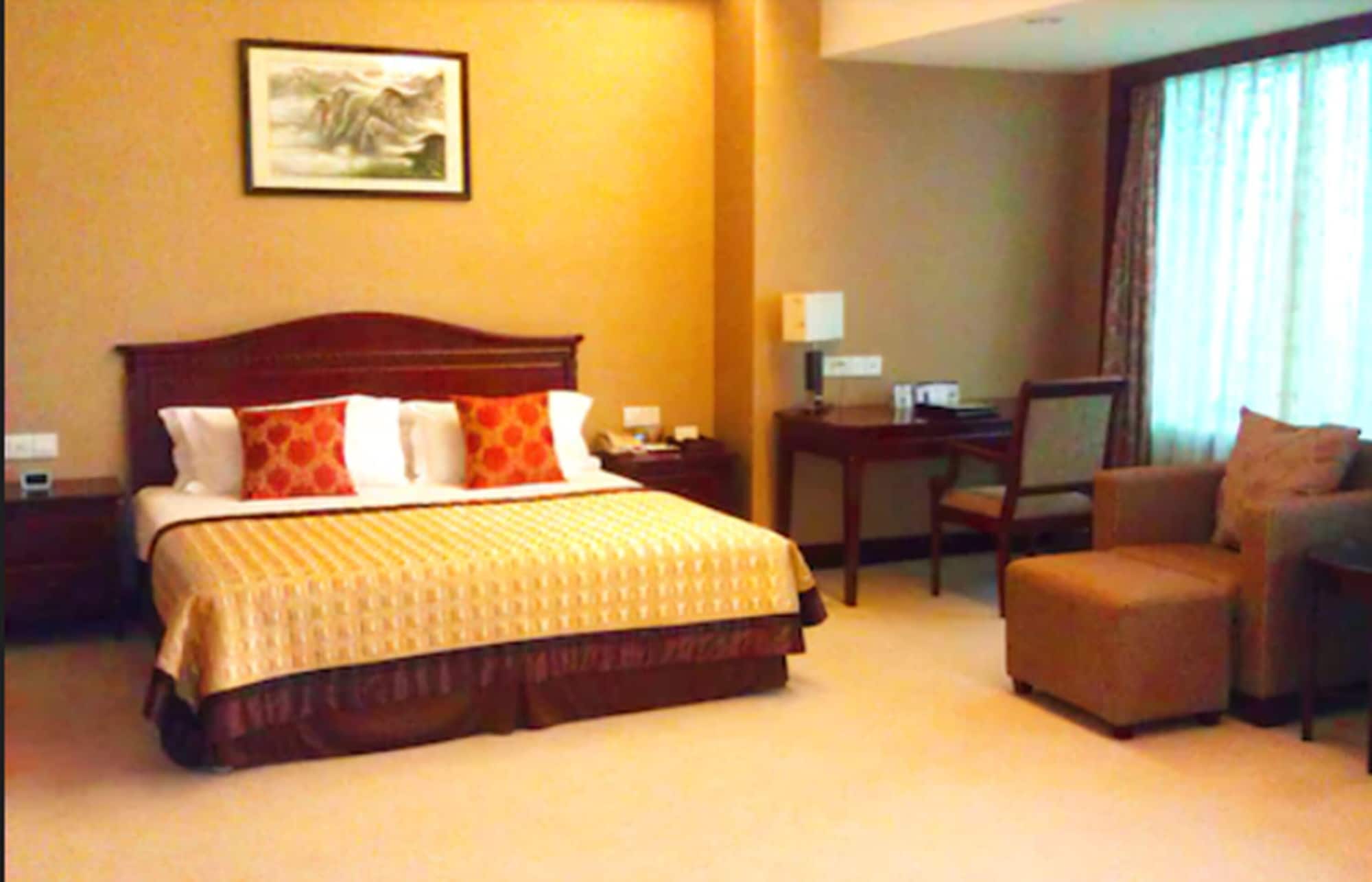 DELUXE, EXECUTIVE, SUITE, KING BED