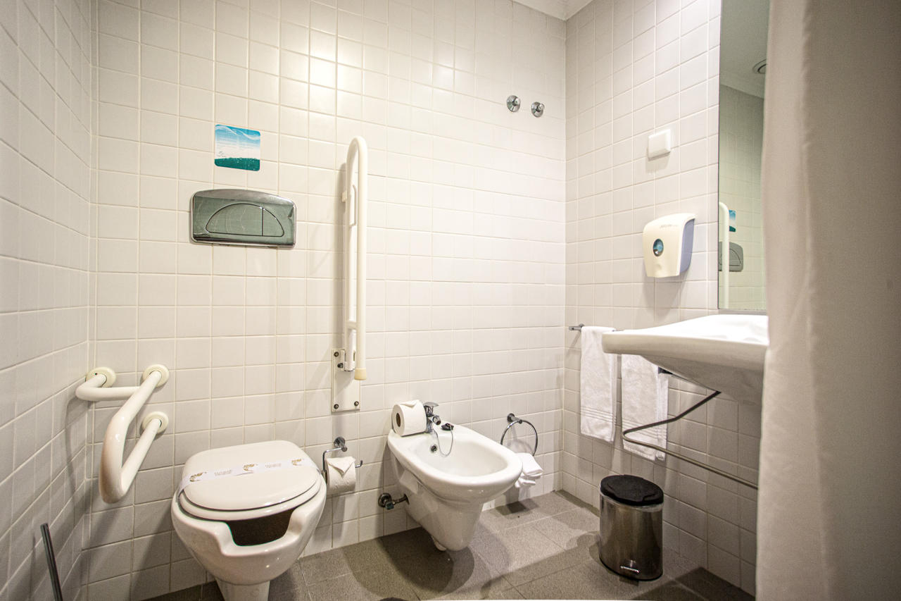 Antillia Hotel 125/127