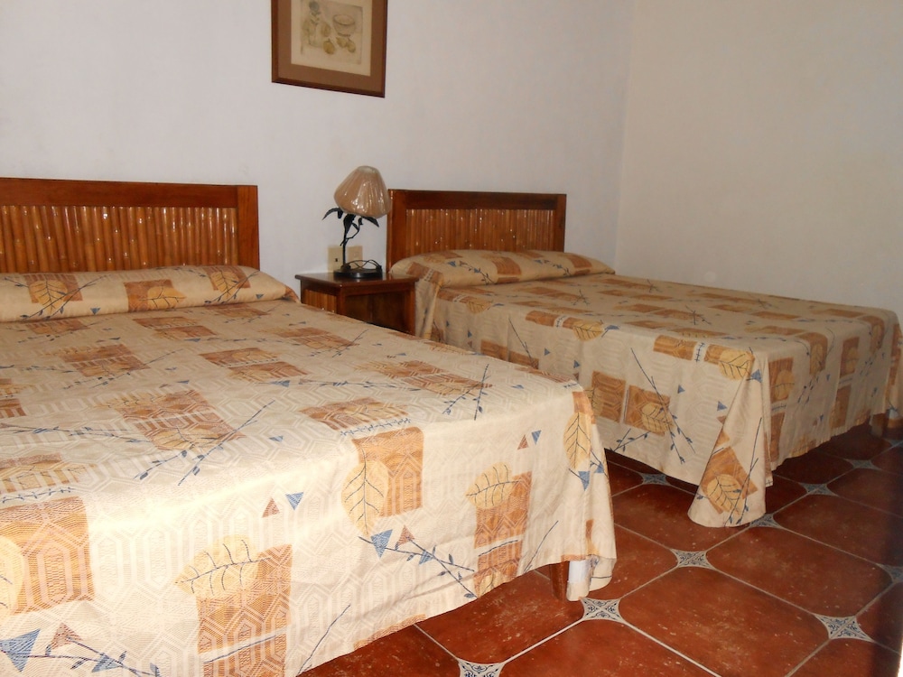 Suites Ixtapa Plaza 28/50