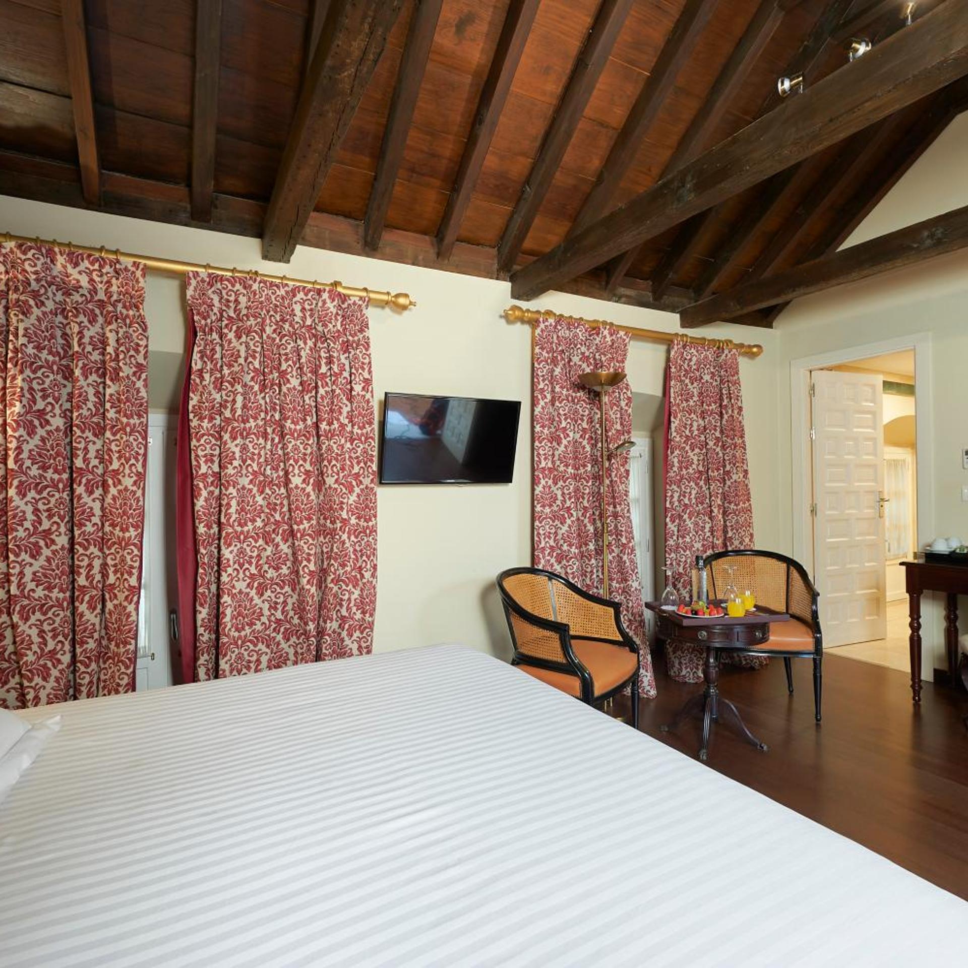 Superior, Queen Bed