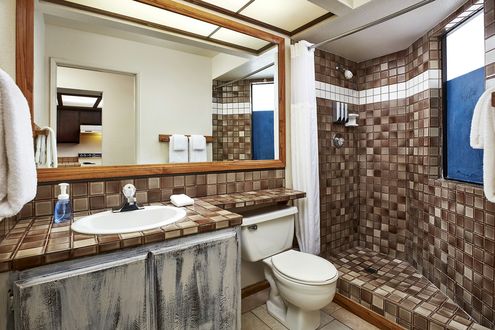 Seaport Village Inn, Avalon 31/33