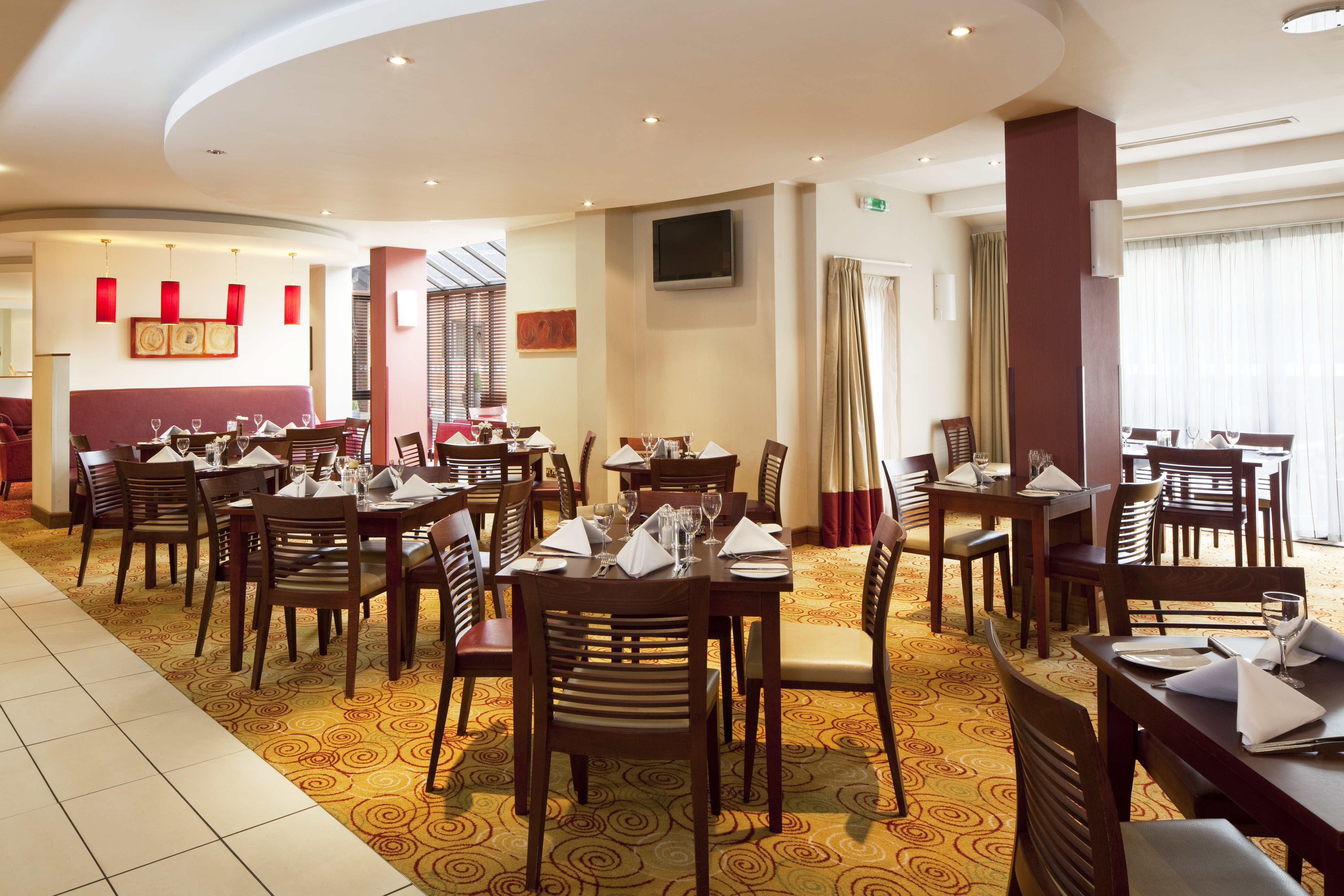 HOLIDAY INN NORTHAMPTON 34/50