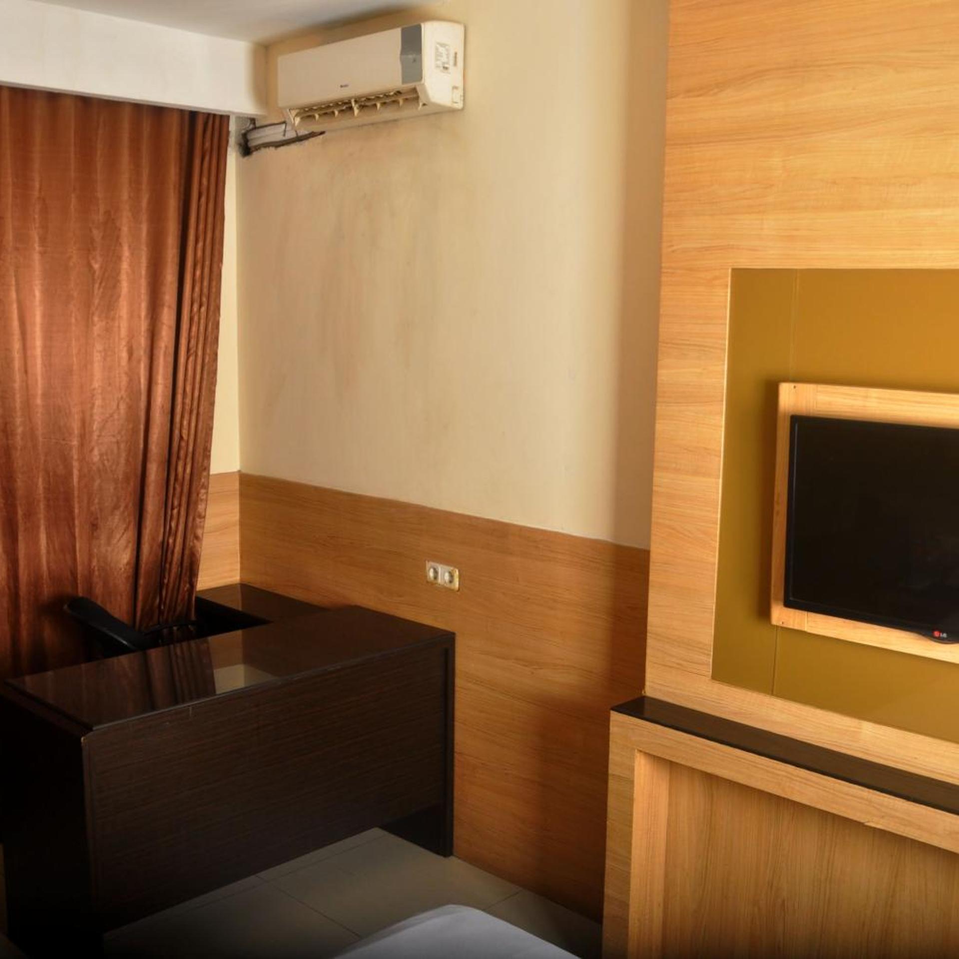 Penthouse Hotel 49/60